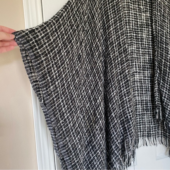 Lane Bryant Distressed Knit Shaw - Picture 14 of 15